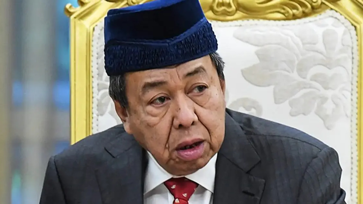 Selangor Sultan credits Najib, praises Anwar over LRT3 while criticising DAP leaders