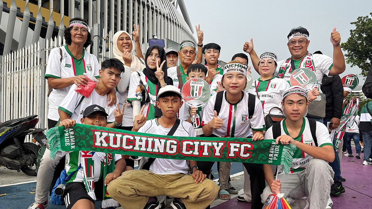 Sarawak Family's RM15,000 Journey to Support Kuching City in Malaysia Cup Final
