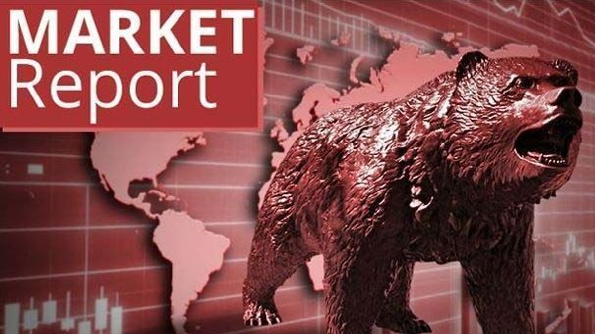 Malaysia's Blue Chips Retreat as Banking, Plantation Sectors Weaken