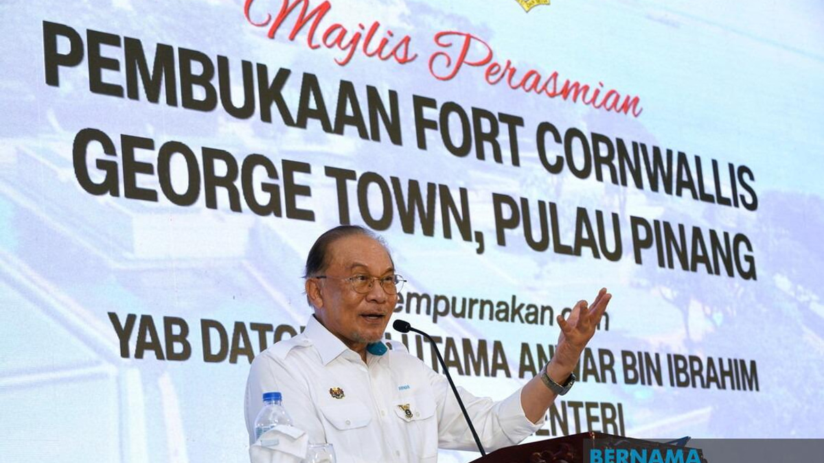 PM Anwar Calls for Historical Sites to Educate, Not Just Entertain