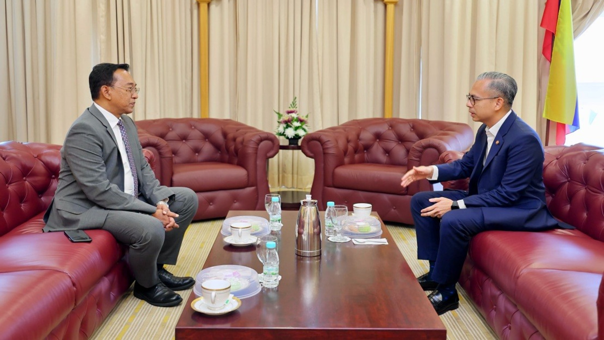 Fahmi Meets Malaysia's New Ambassador to Lebanon