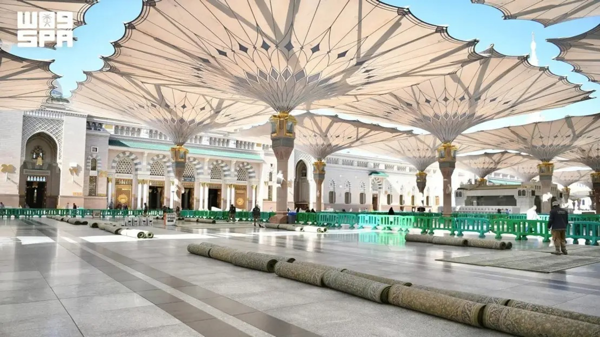 Prophet's Mosque Maintains 25,000 Carpets Through Annual Cleaning Programme