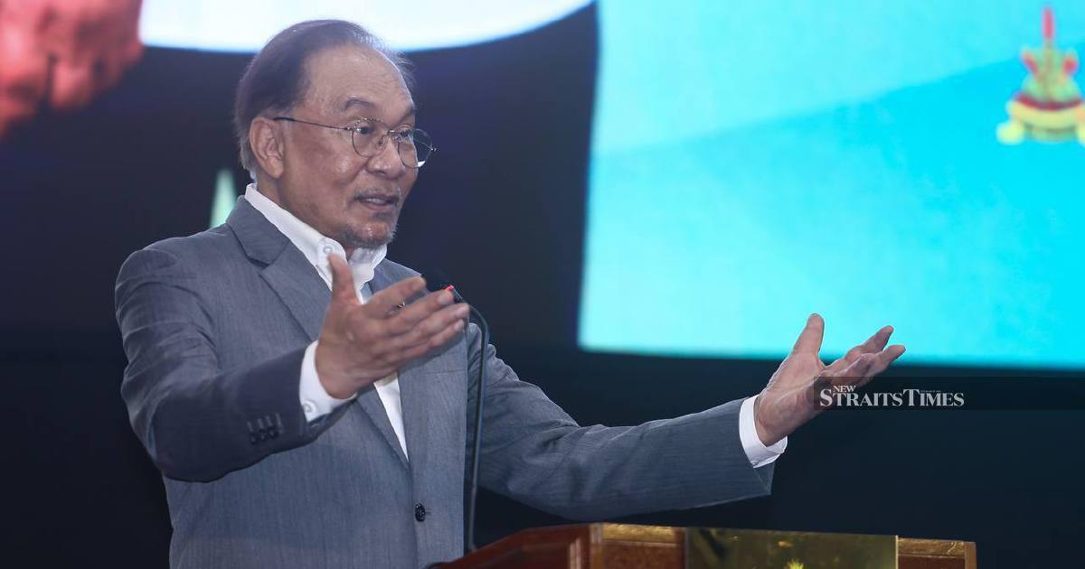 PM Anwar Orders Swift Review Into Civil Service Promotion Backlog