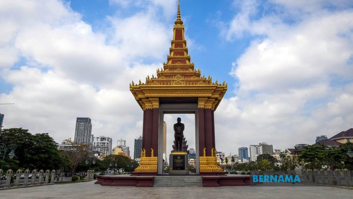 Southeast Asia's Week: China-Cambodia Ties Deepen, Indonesia Pivots to Green Energy, Region Tackles Governance Challenges