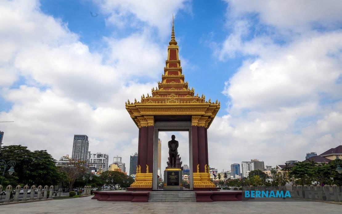 Southeast Asia's Week: China-Cambodia Ties Deepen, Indonesia Pivots to Green Energy, Region Tackles Governance Challenges
