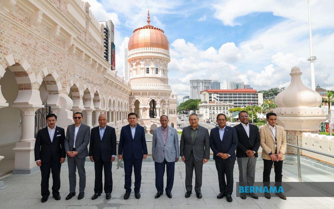 Sultan of Kedah Tours Restored Sultan Abdul Samad Building