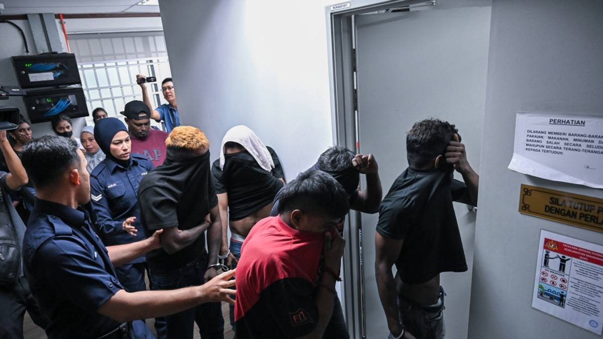 Five charged with murder of teenager in Tanjung over cable theft row