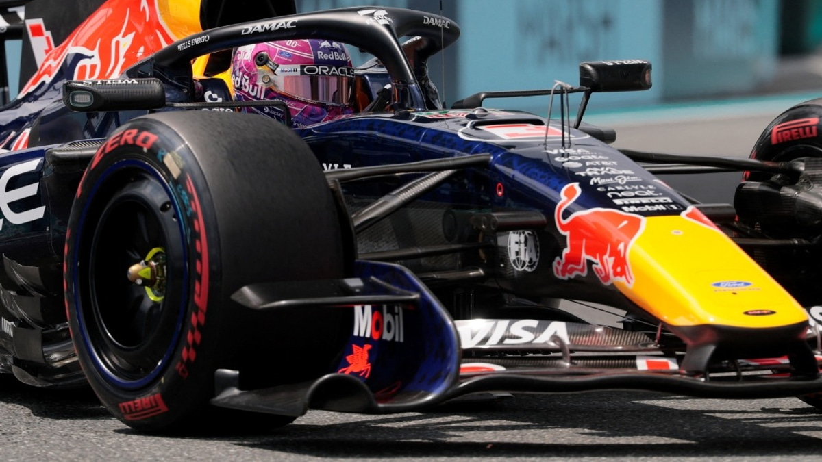 Verstappen Confirms He Will Stay in Formula One Through 2027