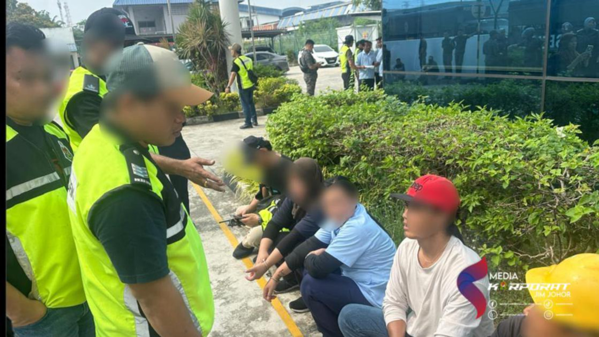 HR Officer and 80 Foreigners Held in Johor Immigration Sweep Against Illegal Employment
