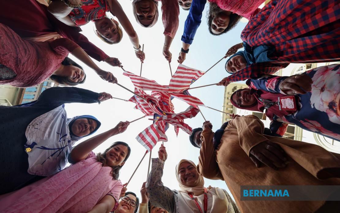 Anwar Calls on Malaysians to Unite and Protect Nation Ahead of Merdeka Day