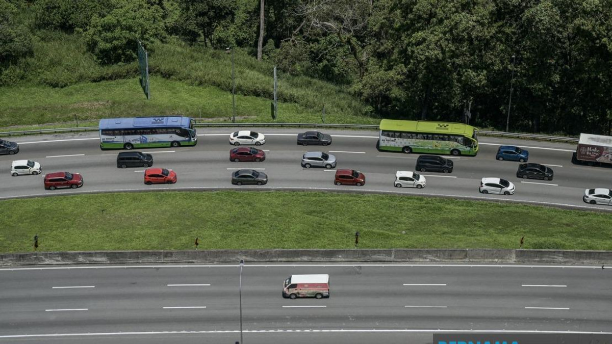 Holiday Traffic Builds On Major Routes Into Kuala Lumpur
