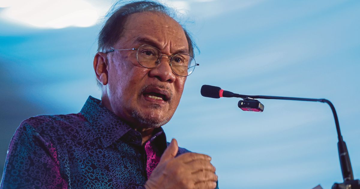 Anwar Shifts Focus to Tabung Haji Integrity as Opposition Targets His Parliamentary Absence
