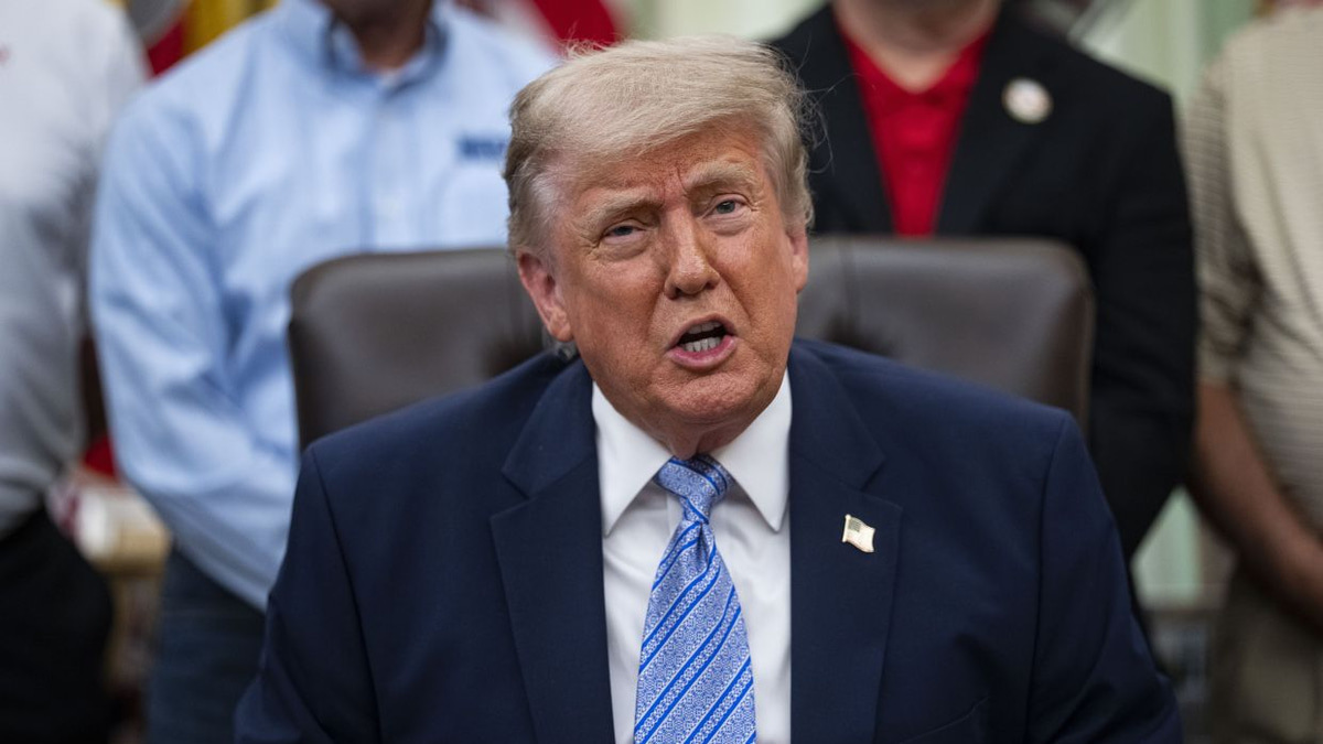 Trump Delays AI Executive Order to Preserve US Competitive Edge Against China