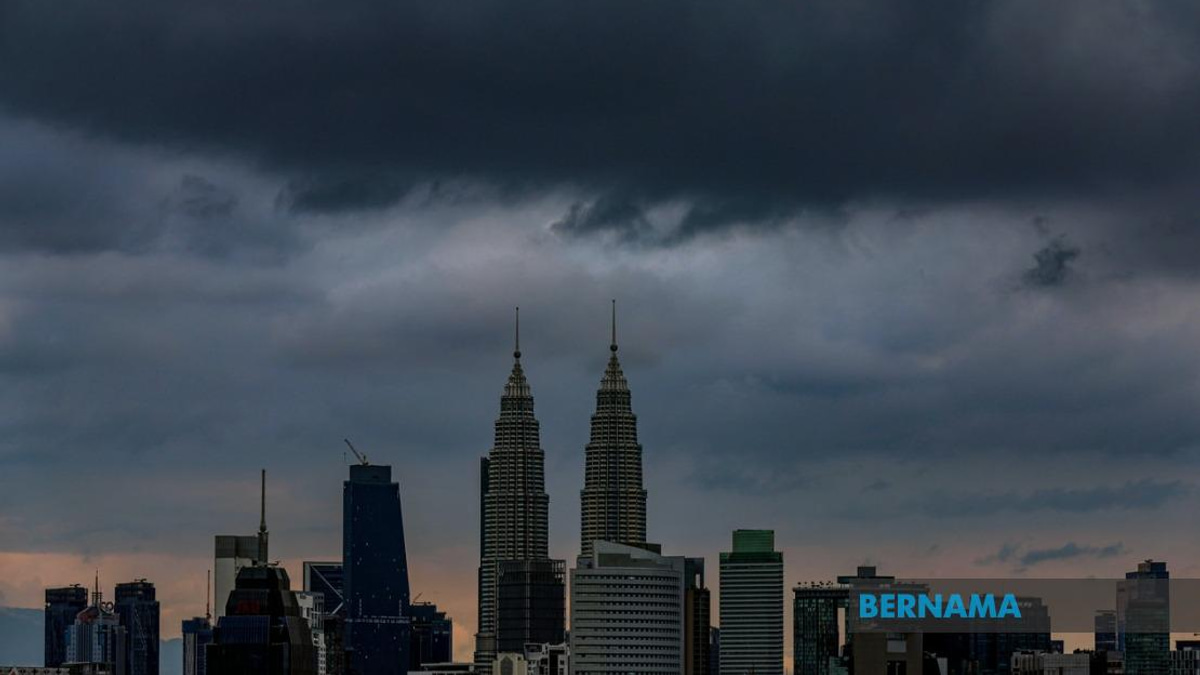 Severe Weather Alert: Thunderstorms and Heavy Rain to Batter KL, Putrajaya and 10 States Until Evening
