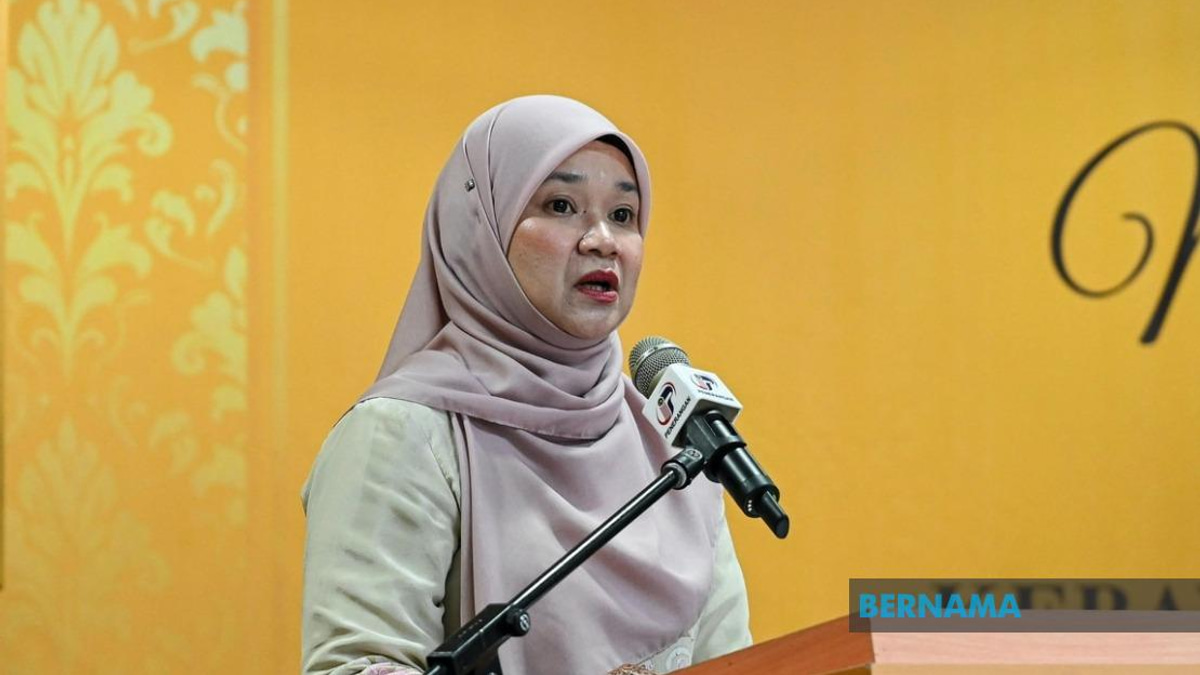 Education Minister Fadhlina Pledges Continued Support for Pregnant Teenagers
