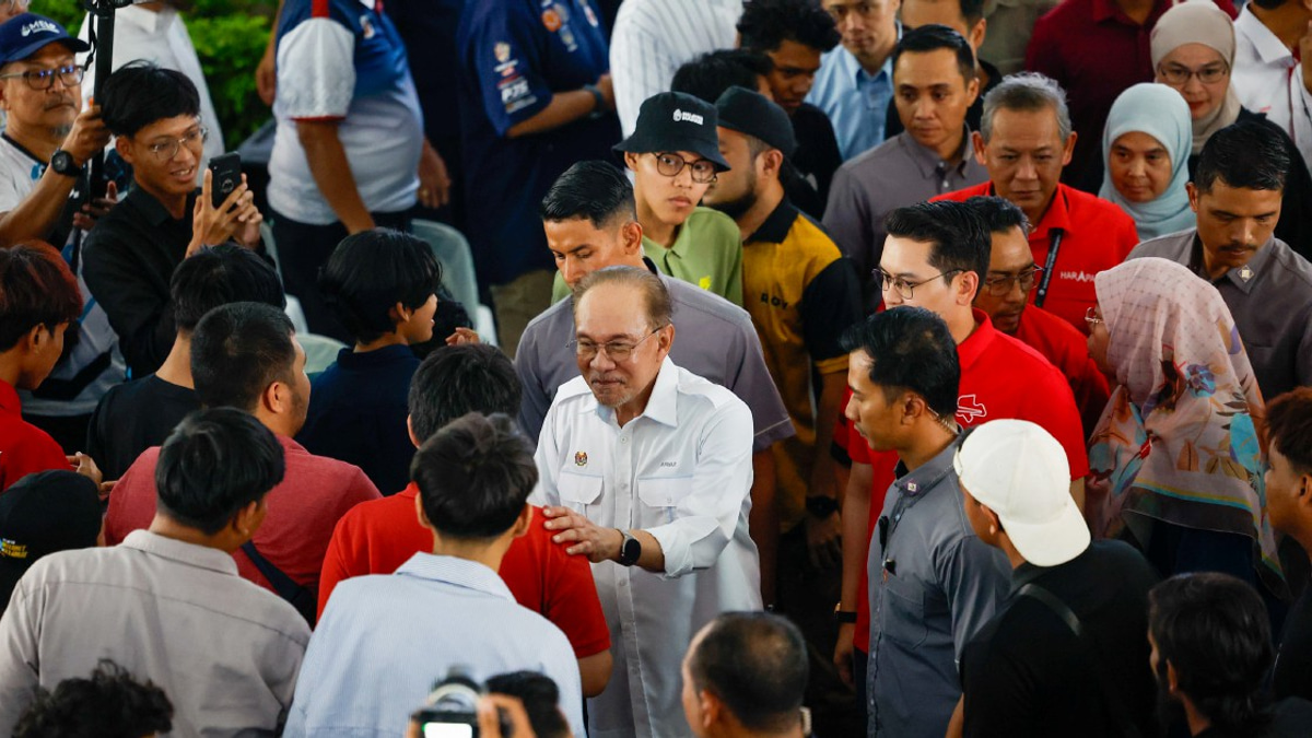 Anwar Urges PH to Prioritise Ground Campaign Over Poll Predictions Ahead of Negri Sembilan Vote
