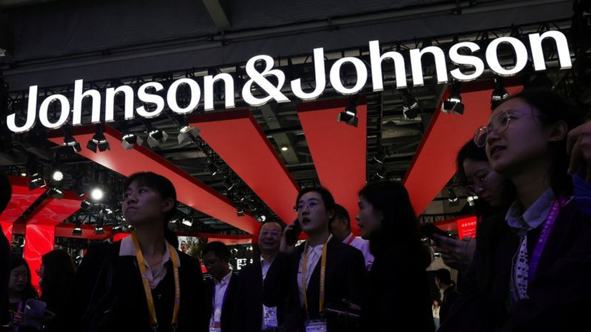 Johnson & Johnson gains FDA approval for Ottava robotic surgery system, challenging Intuitive Surgical's dominance