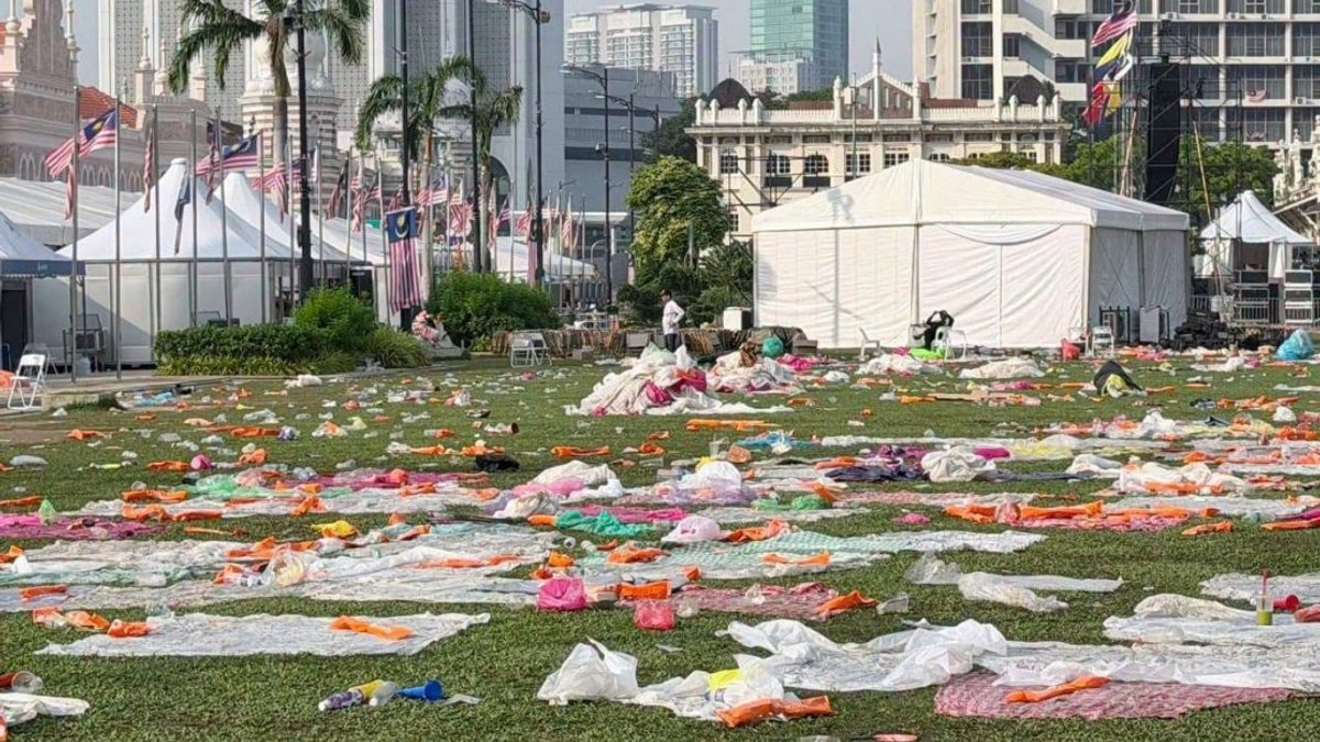 DBKL Launches Clean-Up After World Cup Final Draws 25,000 Fans to Dataran Merdeka