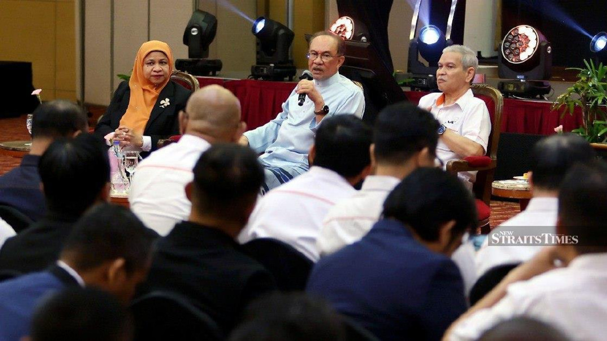 Anwar appeals to Prabowo over troubled Felda-Eagle High investment in Indonesia