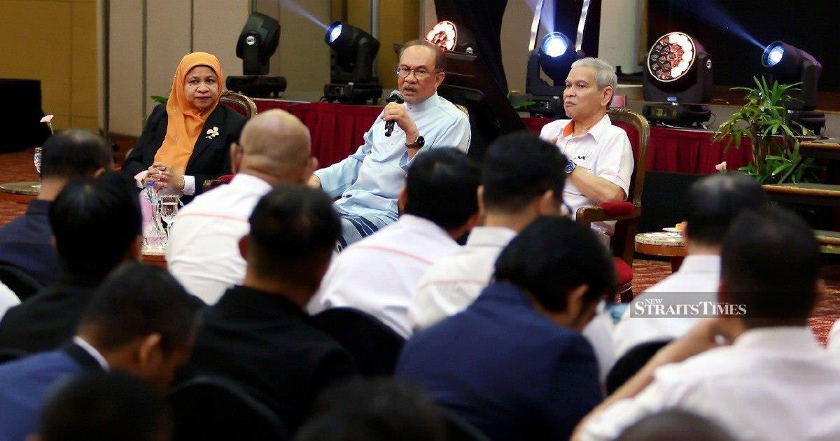 Anwar appeals to Prabowo over troubled Felda-Eagle High investment in Indonesia