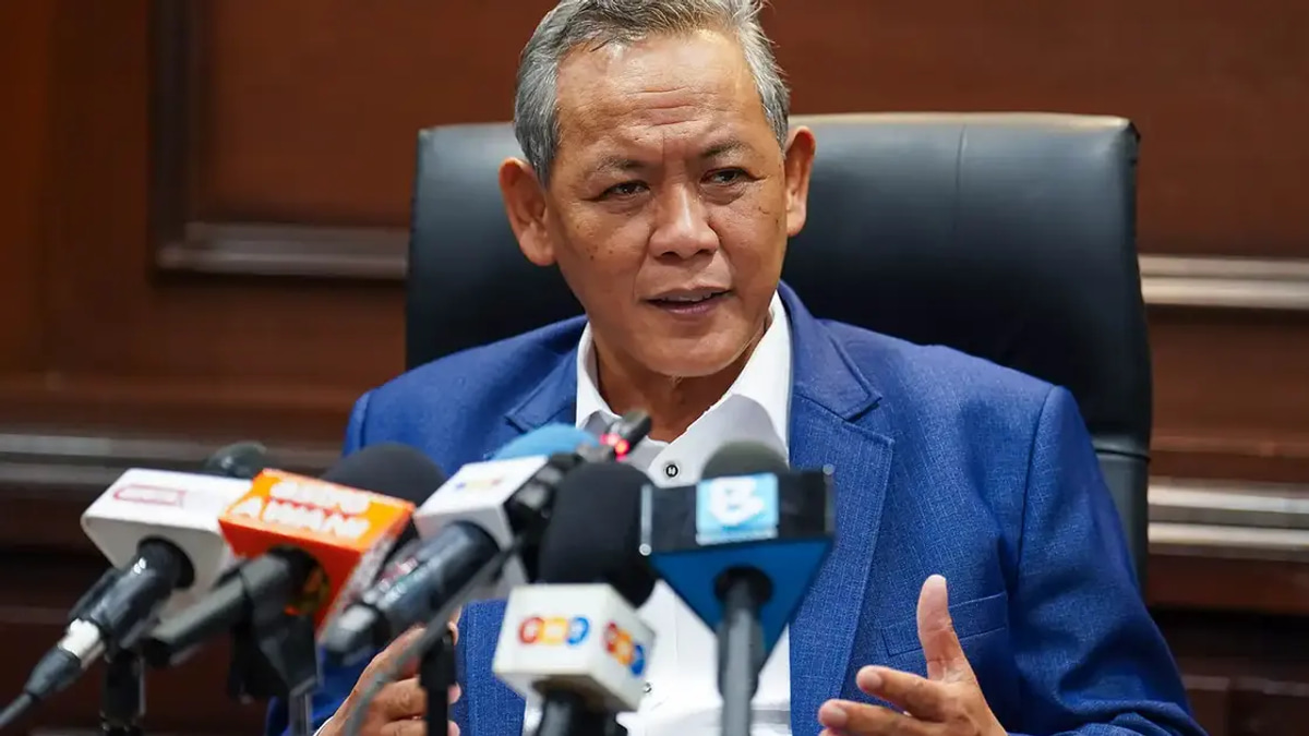 Negeri Sembilan Menteri Besar Exits Palace Following Extended Audience