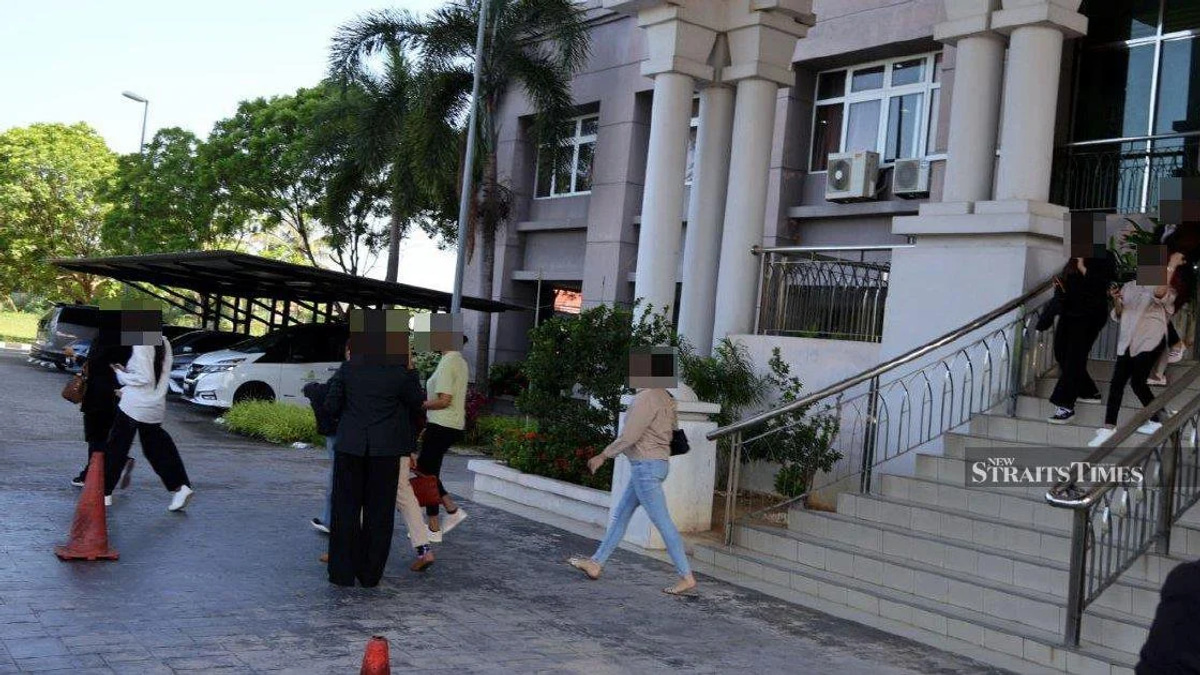 Kelantan Syariah Court Delays Trial of 14 Accused in Cross-Dressing Case