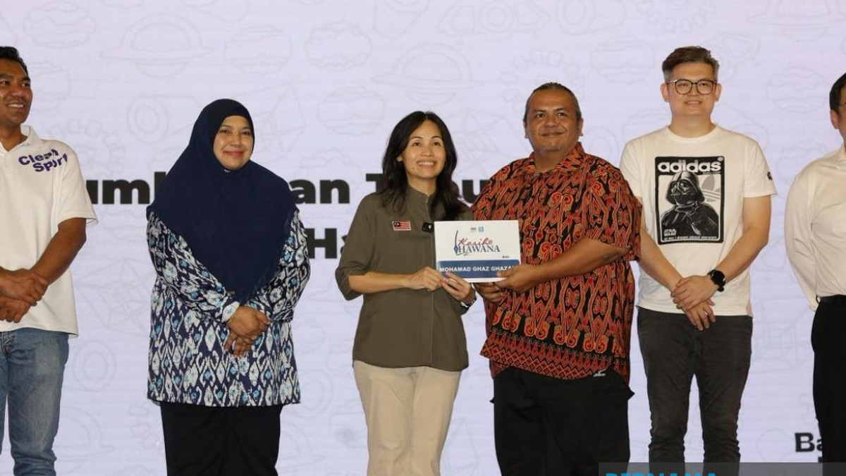 Eight Sarawak Journalists Receive Government Aid for Hardship