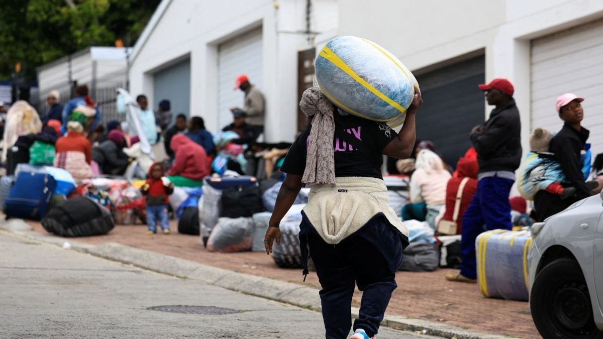 South Africa Relocates Zimbabwean Migrants Amid Anti-Immigrant Tensions