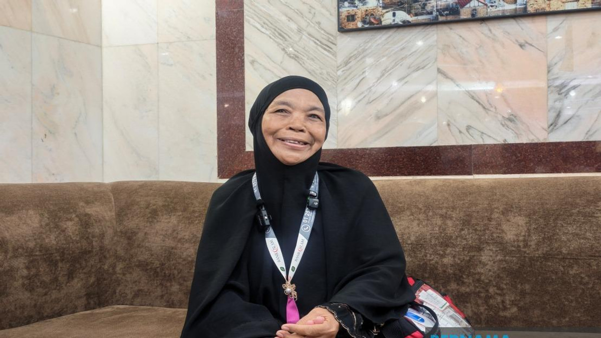 Decades of Quiet Service Earn Housewife Her Haj Dream