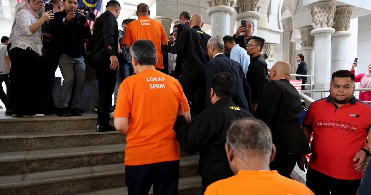 Former Tabung Haji Chief and Treasury Official Face Remand Hearing in Putrajaya