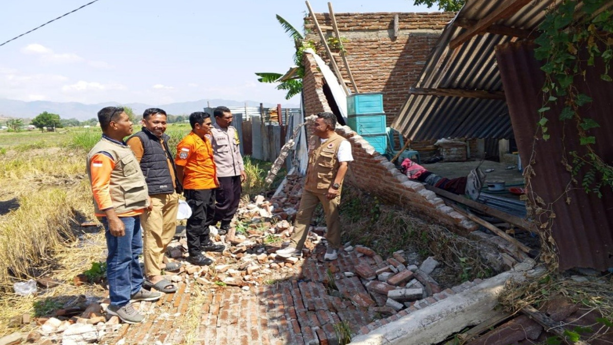 Indonesia's Flores Island Earthquake Death Toll Reaches 38 As Rescue Operations Intensify
