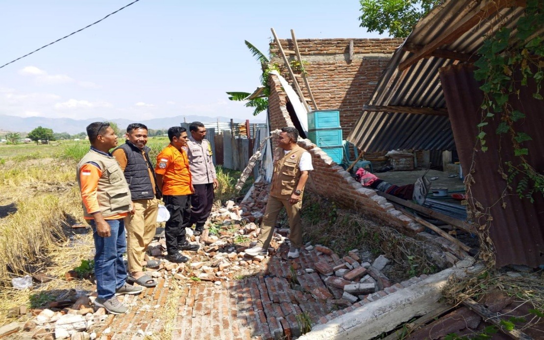 Indonesia's Flores Island Earthquake Death Toll Reaches 38 As Rescue Operations Intensify