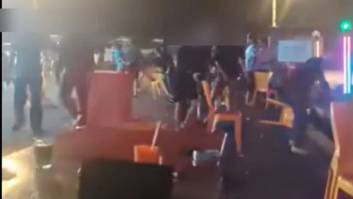 Four arrested after violent restaurant brawl erupts in Kulai