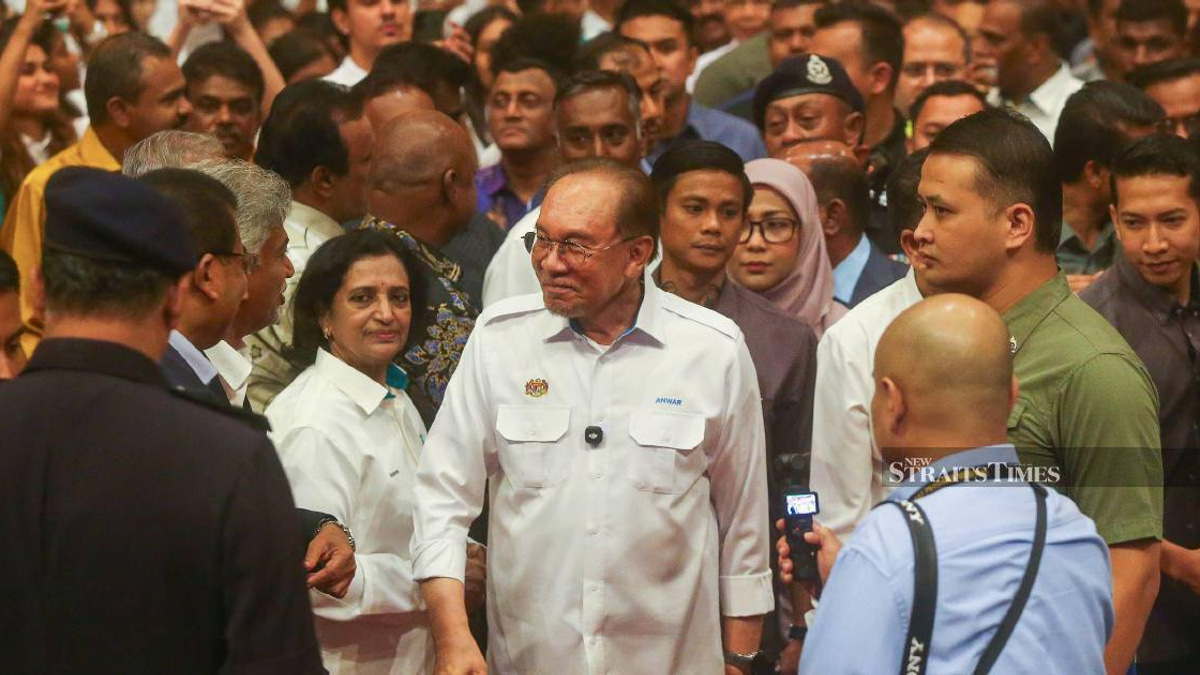 Anwar urges Malaysians not to become complacent despite economic strength