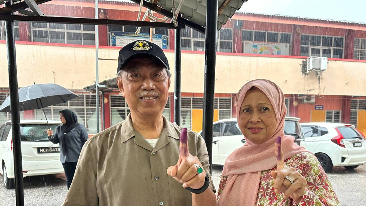 Muhyiddin Confident Johor Election Will Draw Over 70% Voter Turnout Despite Rainy Conditions