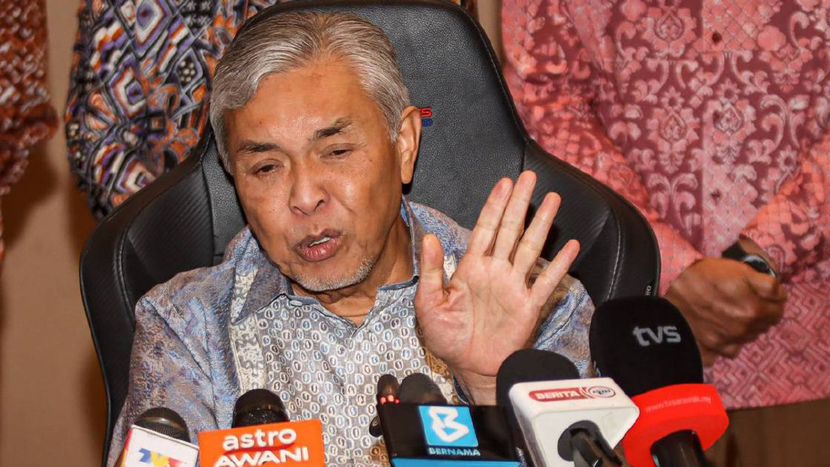 Zahid Rules Out Moves Against Anwar, Reaffirms BN's Coalition Commitment