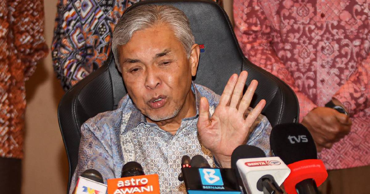 Zahid Rules Out Moves Against Anwar, Reaffirms BN's Coalition Commitment
