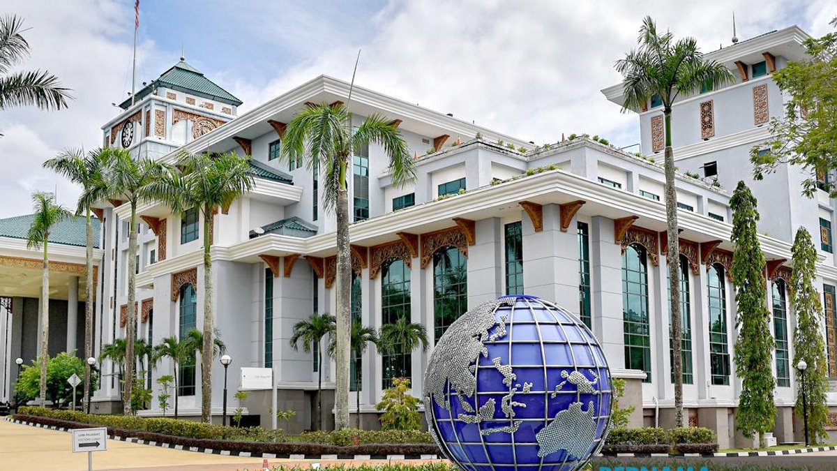 Malaysia, Indonesia To Prioritise Economic Cooperation And Supply Chain Resilience At JCBC In Jakarta
