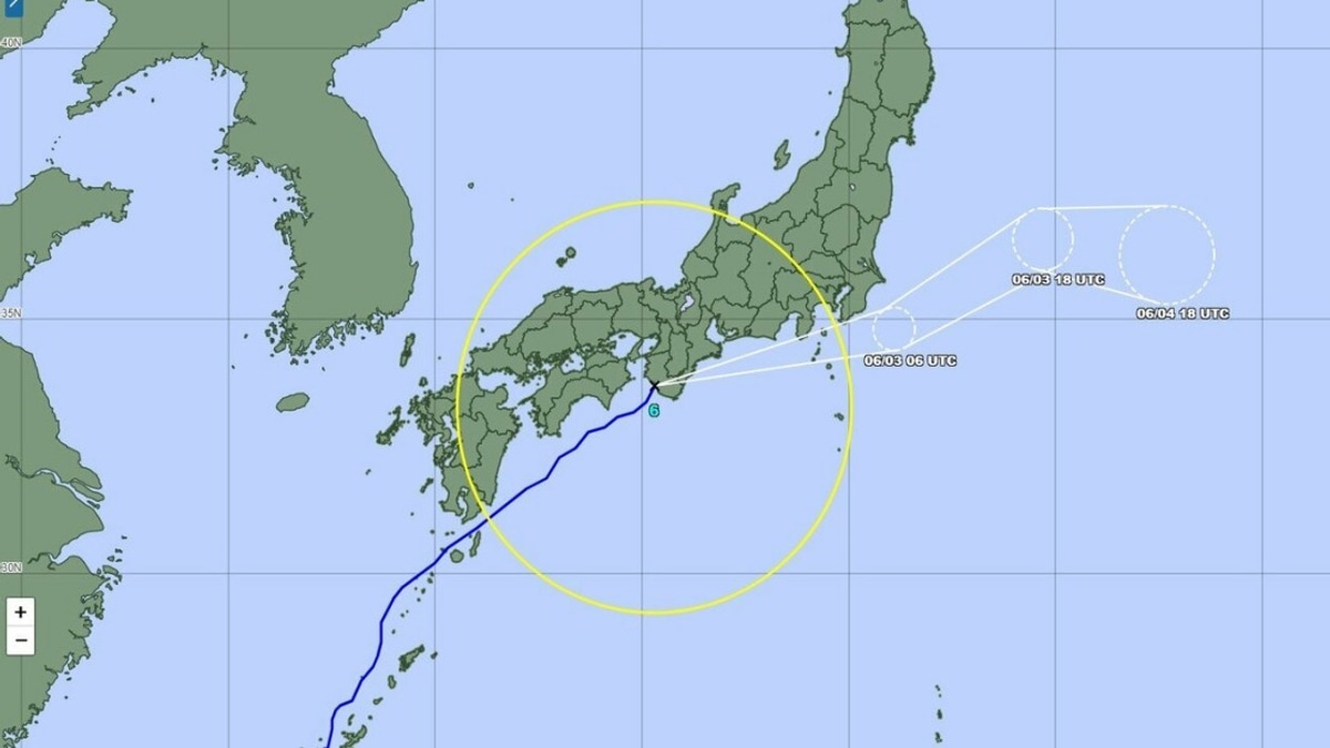 Typhoon Jangmi Makes Landfall in Japan's Wakayama Prefecture