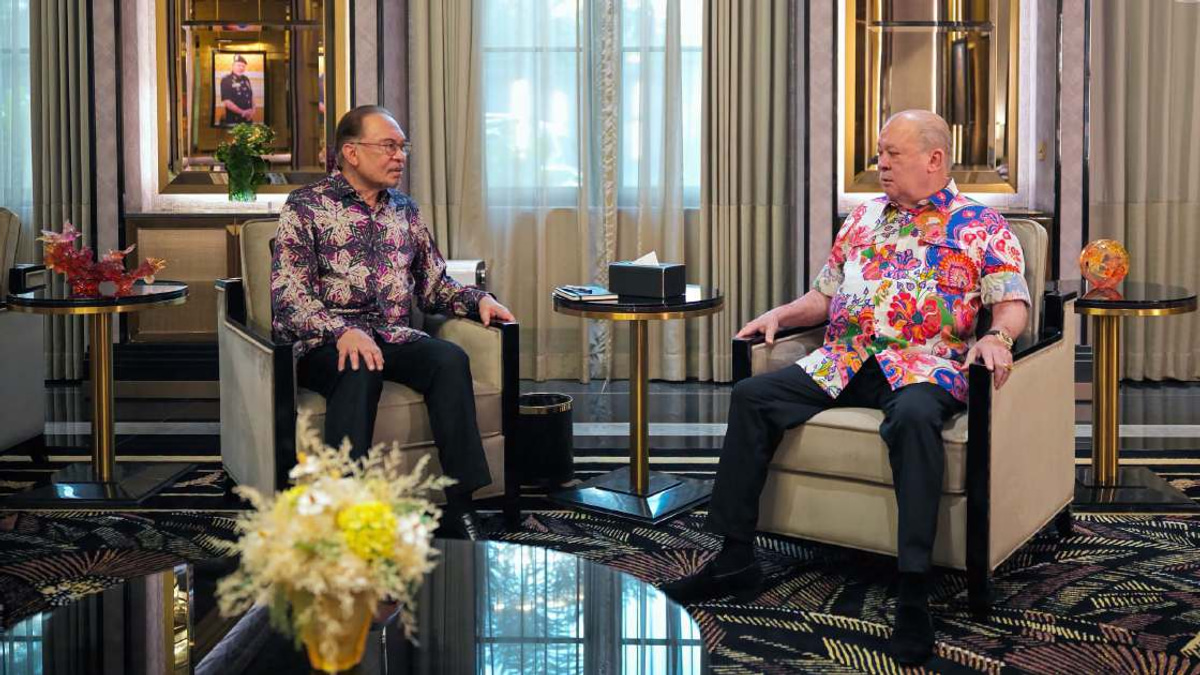 King Receives Anwar Ibrahim Ahead of 69th National Day Celebrations