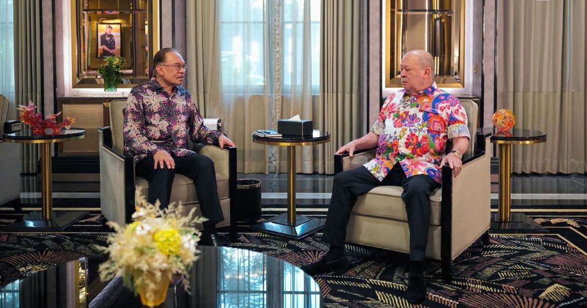 King Receives Anwar Ibrahim Ahead of 69th National Day Celebrations