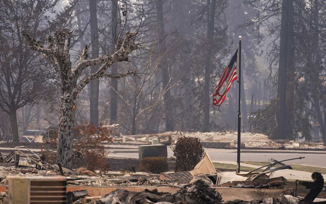 Over 65,000 Flee as Wildfires Ravage Washington State, Destroying Hundreds of Homes