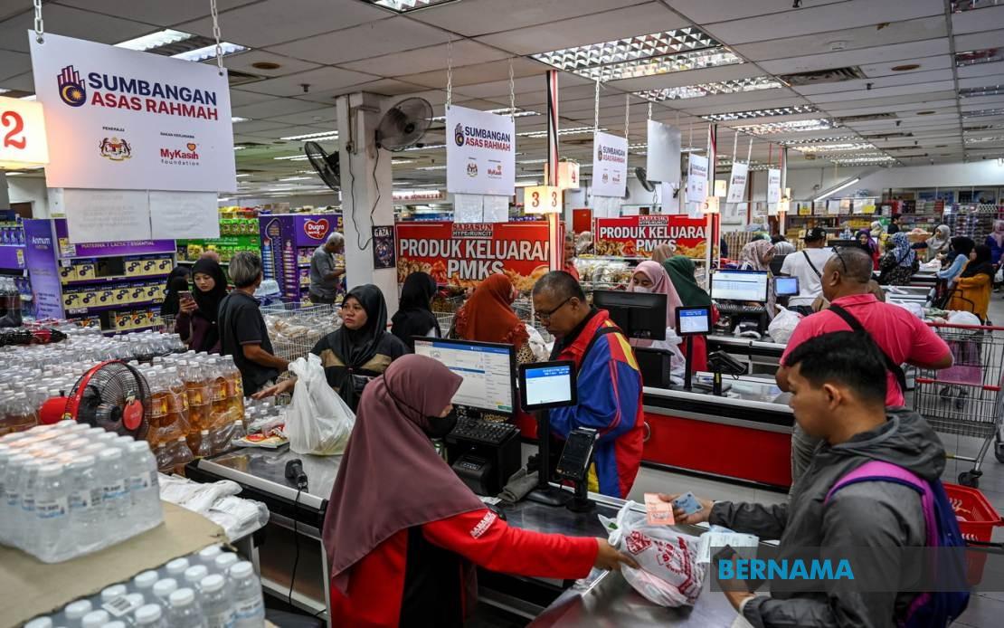 Government Exploring Higher Payouts for STR and SARA Schemes, Says PM Anwar