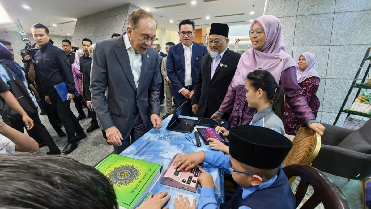 Anwar: Multilingualism Strengthens Rather Than Threatens Bahasa Melayu