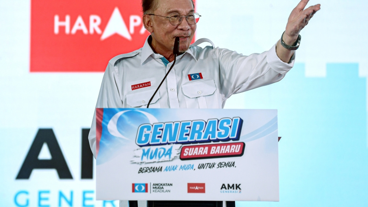 Anwar Calls on Gen Z to Reject Identity Politics, Urges New Era of Leadership