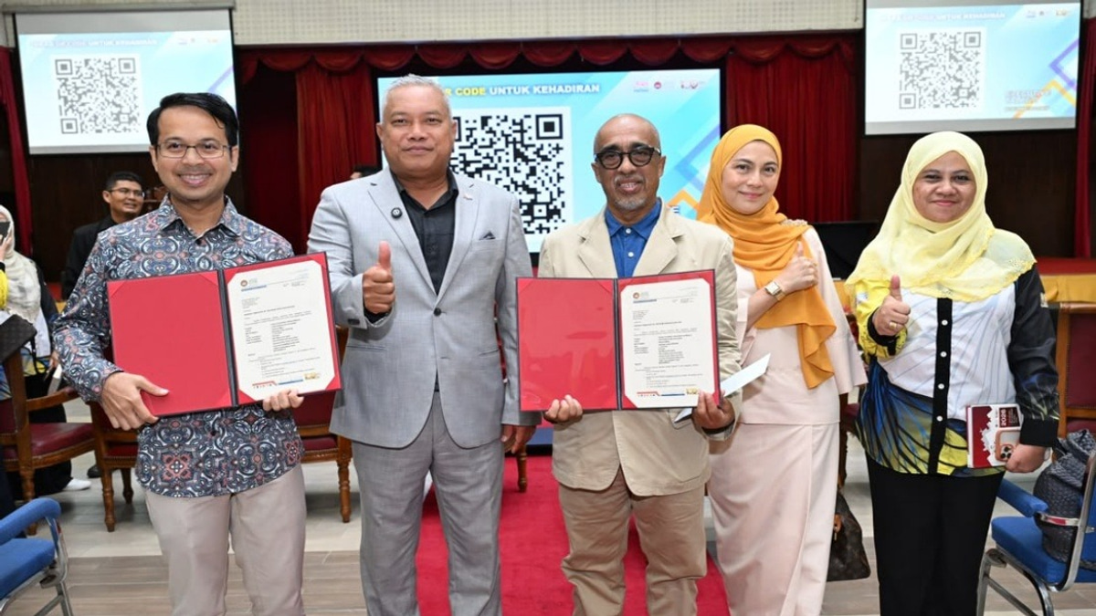 Veteran Actor Sabri Yunus and TV Personality Fedtri Yahya Pursue Master's Degrees at UPSI via Experience-Based Pathway