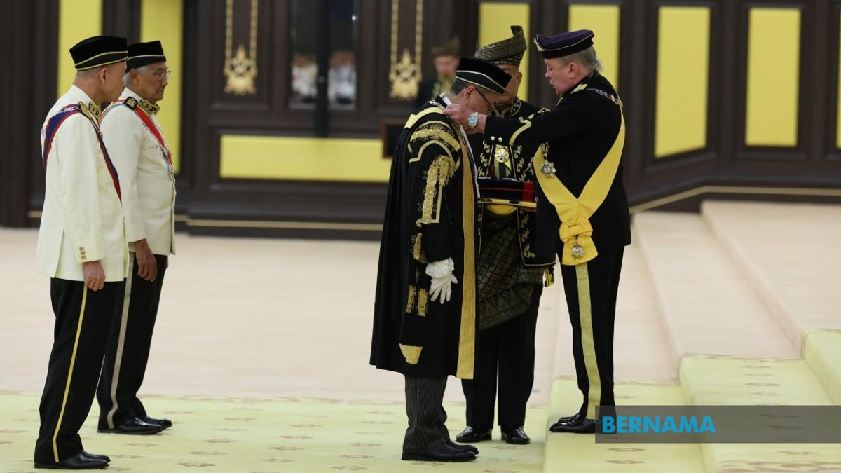 Chief Justice Wan Ahmad Farid Receives 'Tun' Title at King's Birthday Honours