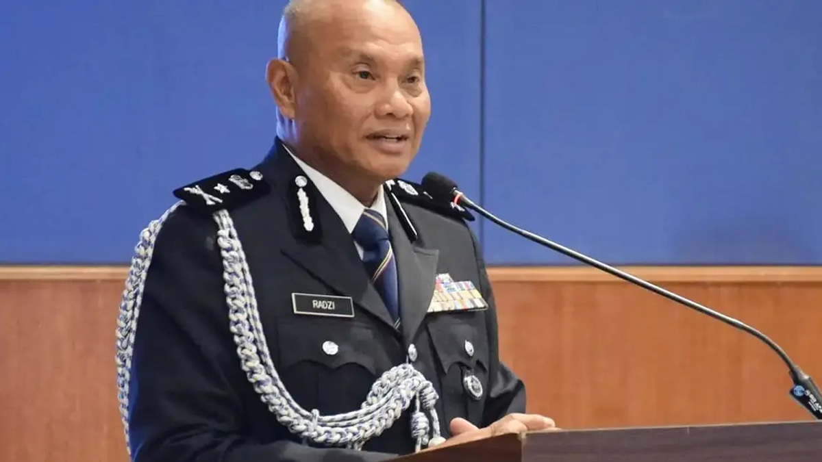 Authorities Seize Counterfeit Batik Shipment in Kelantan Port Operation