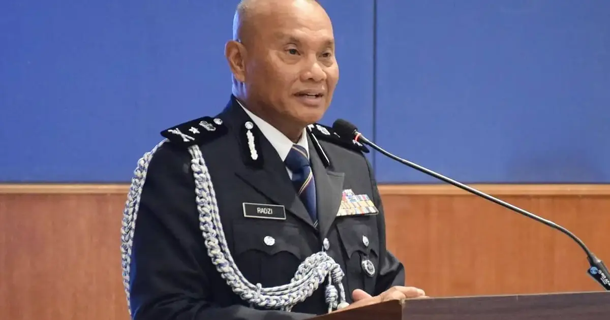 Authorities Seize Counterfeit Batik Shipment in Kelantan Port Operation