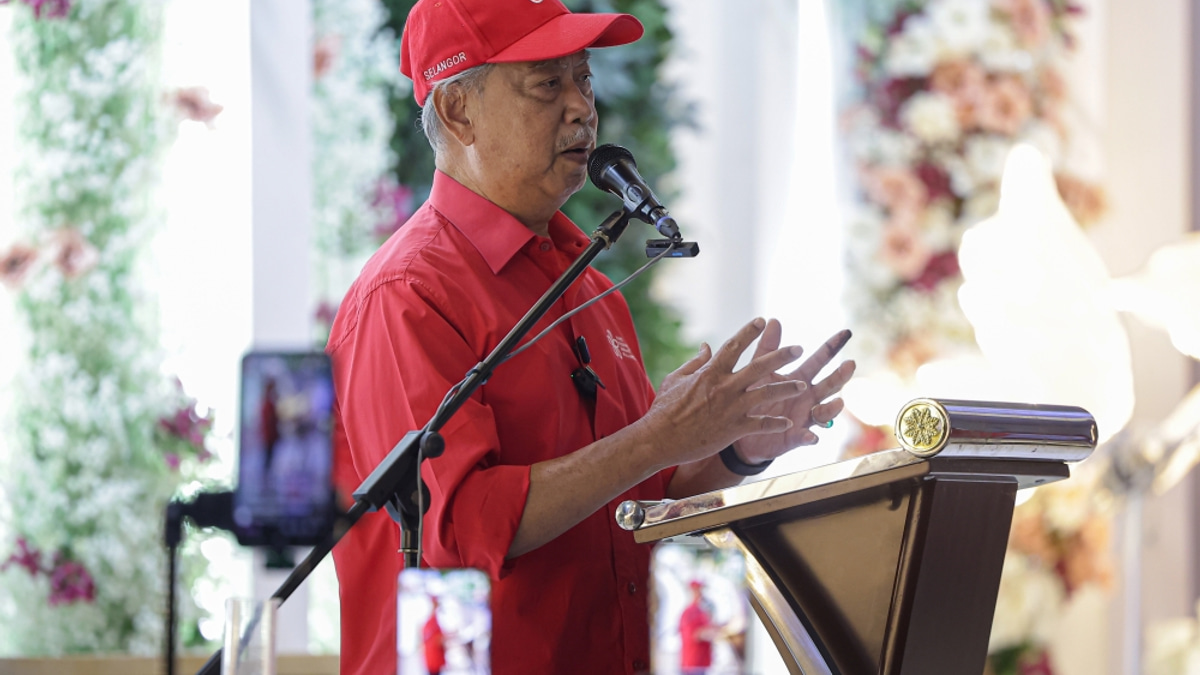 Muhyiddin Asserts Bersatu as Parliament's Sole Principled Opposition Amid Coalition Realignment